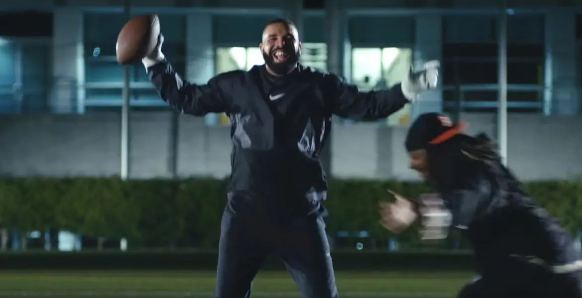 Drake a dévoilé le clip de “Laugh Now Cry Later” et il est hilarant