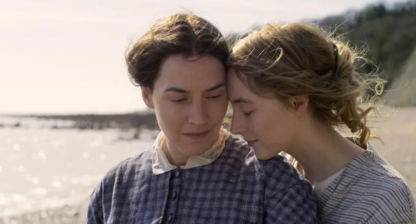 Kate Winslet et Saoirse Ronan brûlent d’amour dans le trailer d’Ammonite