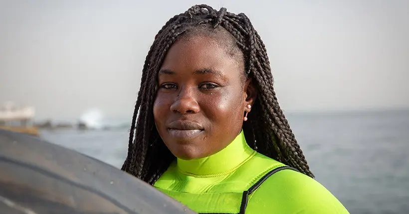 À la découverte de Khadjou Sambe, la première surfeuse pro sénégalaise