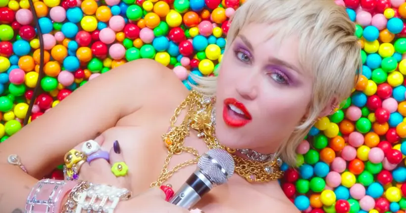 Miley Cyrus prépare un album de reprises de… Metallica