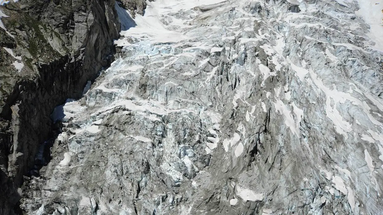 Un glacier du mont Blanc sur le point de s’effondrer en Italie