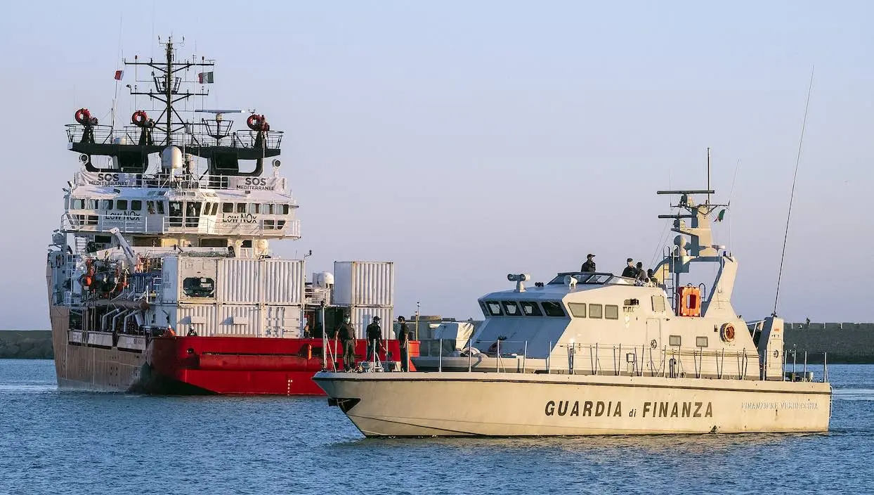 Le navire humanitaire Ocean Viking immobilisé par les autorités italiennes