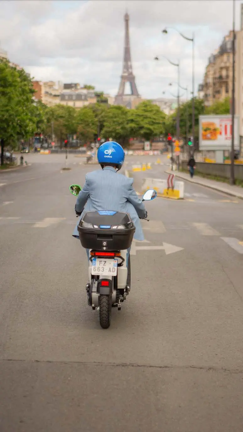 5 (très) bonnes raisons de rouler en scooter électrique à Paris