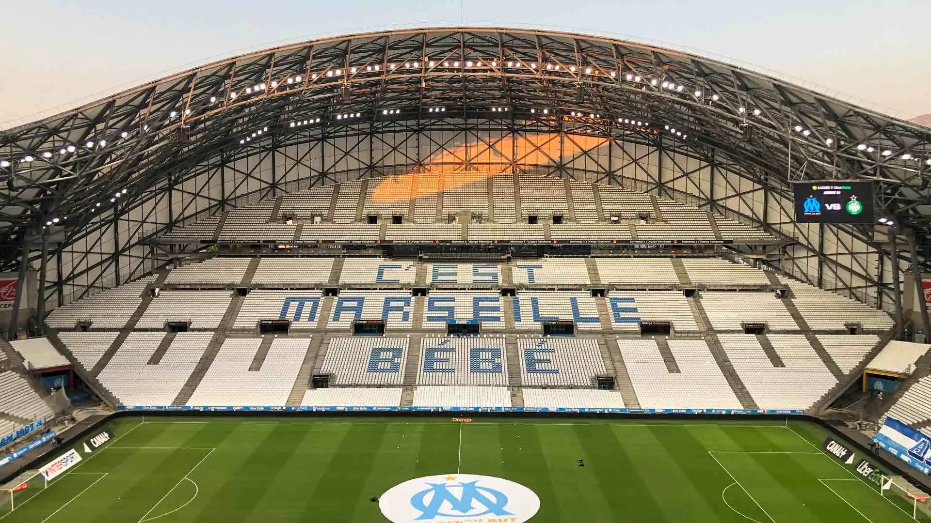 Le “C’est Marseille bébé” du Vélodrome a été remplacé par une étoile