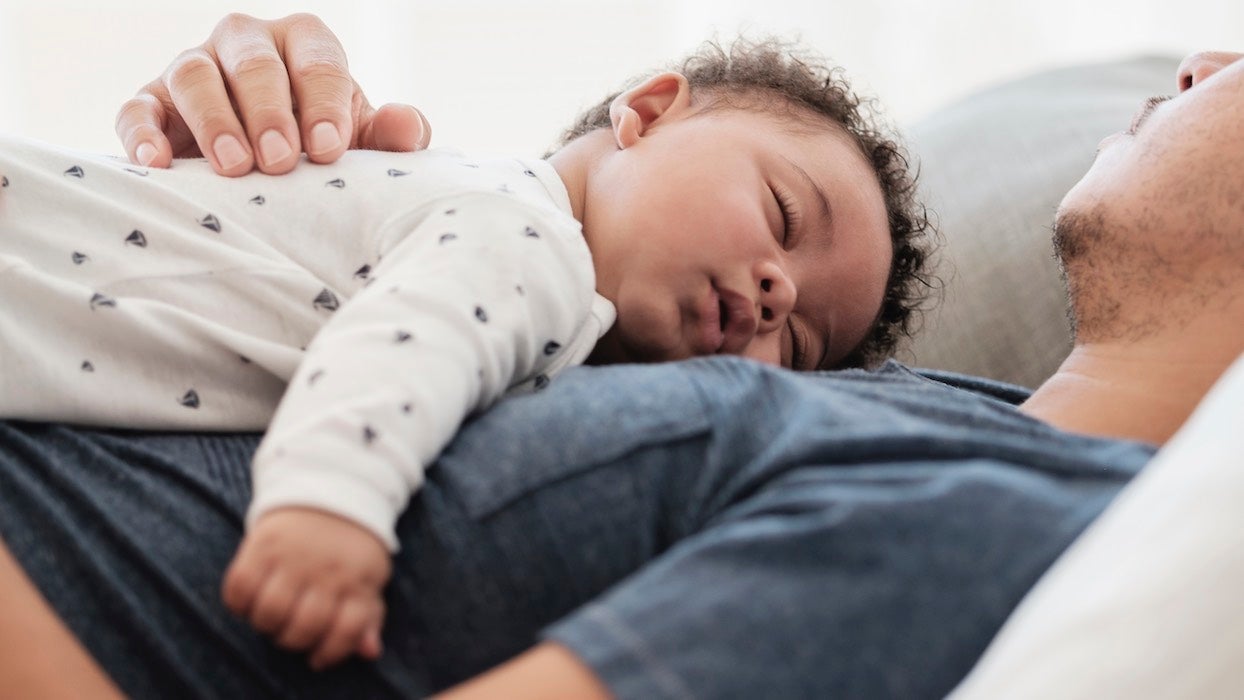 Un rapport préconise un allongement du congé paternité à 9 semaines