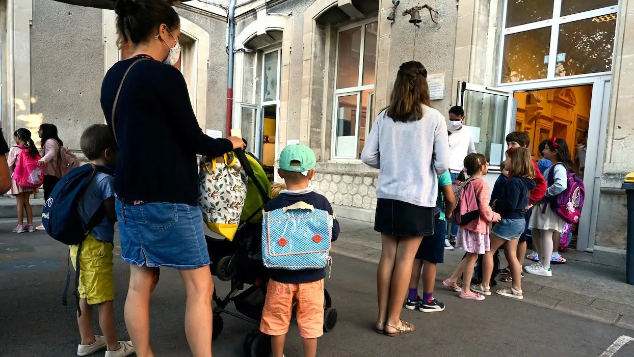 Covid-19 : 22 établissements scolaires fermés, annonce Jean-Michel Blanquer