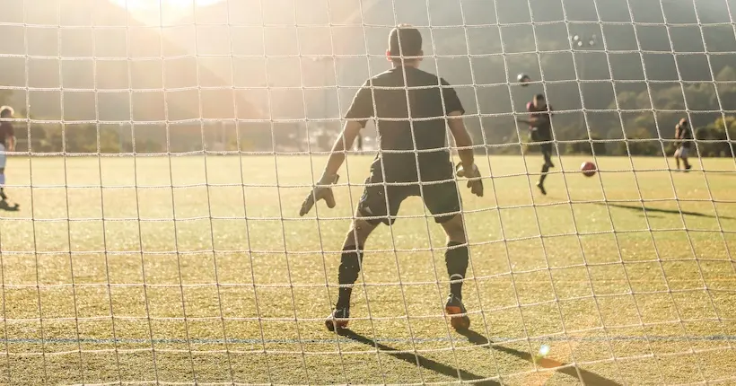 Covid-19 : une équipe de foot respecte la distanciation lors d’un match et s’incline 37-0