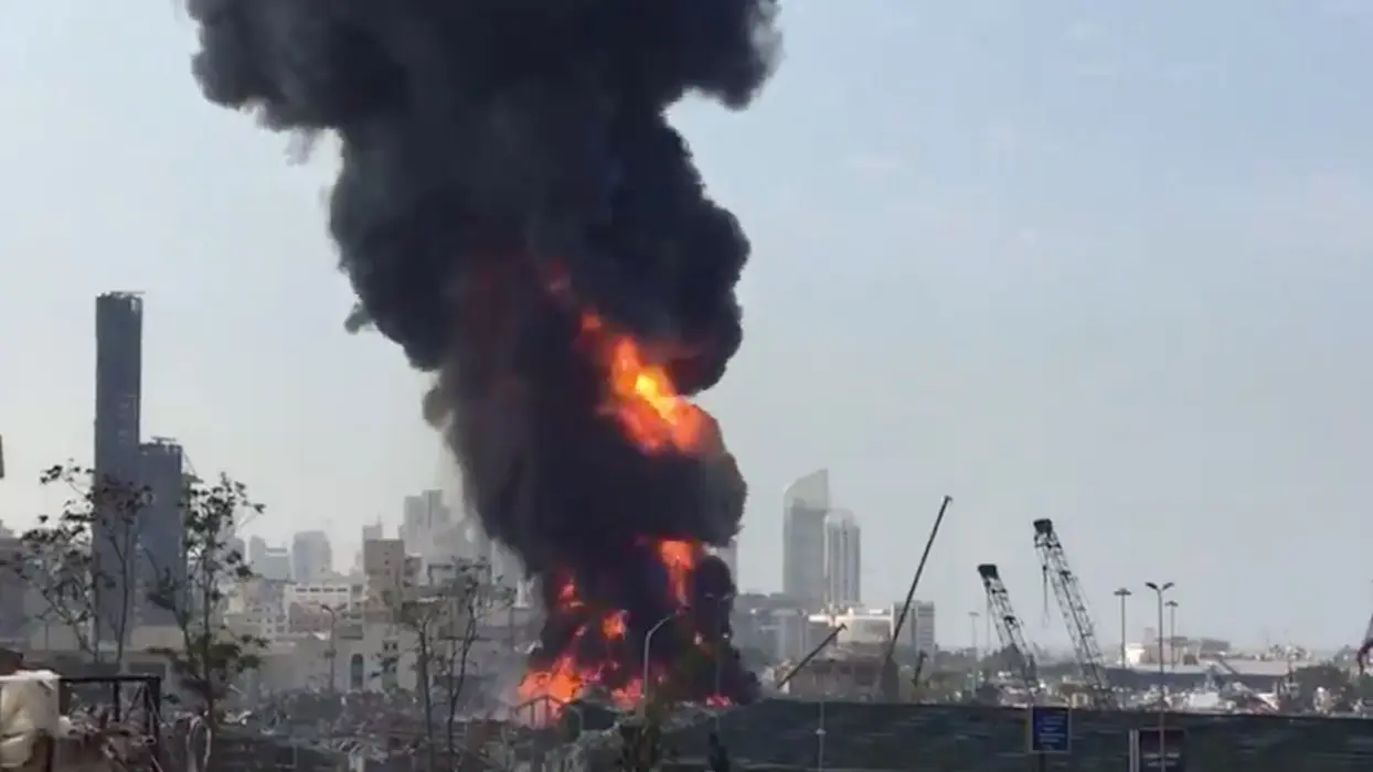Liban : un immense incendie en cours au port de Beyrouth