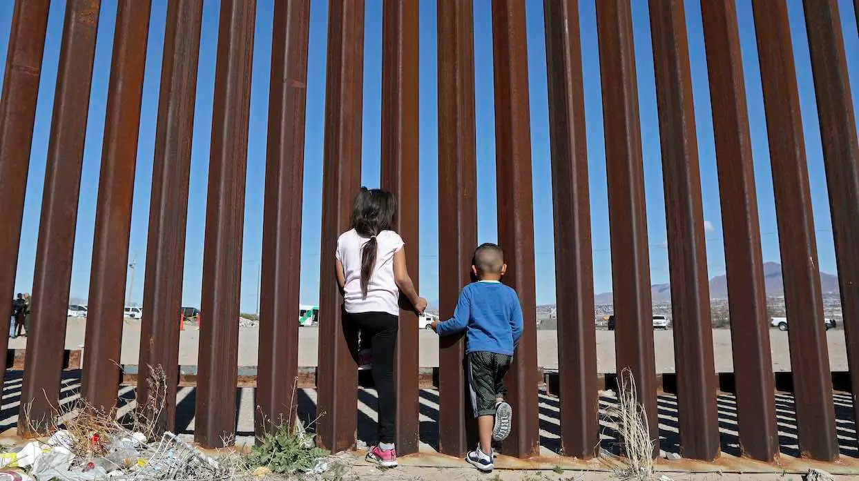 États-Unis : 545 enfants toujours sans parents après avoir été séparés à la frontière