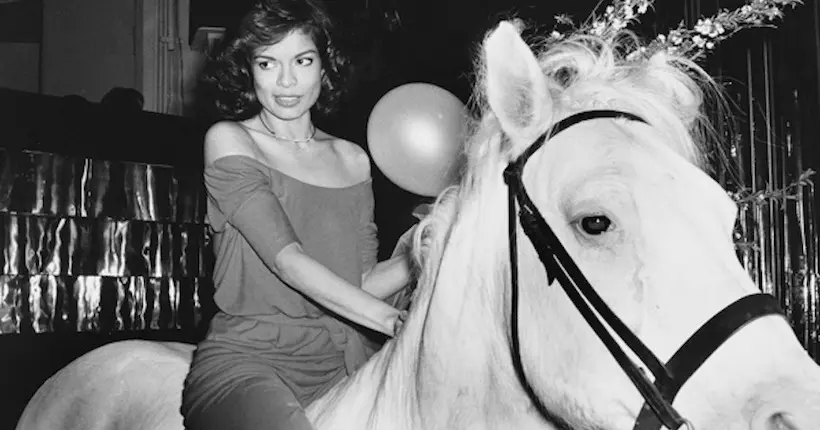 Extravagances, strass et paillettes : des photos racontent les folles soirées du Studio 54