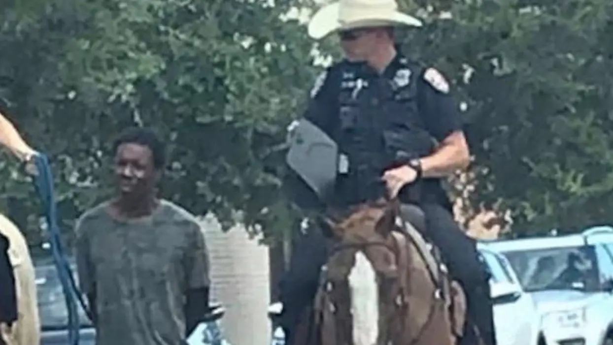 Donald Neely, l’homme noir tiré par des policiers à cheval, porte plainte