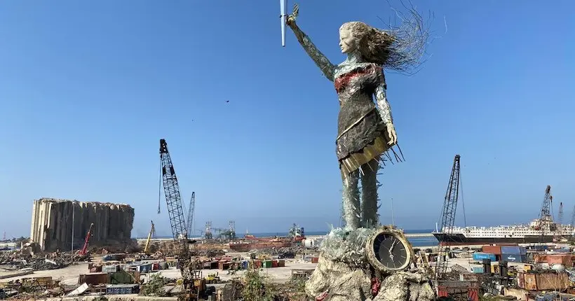À Beyrouth, une statue créée à partir des débris de l’explosion se dresse sur le port