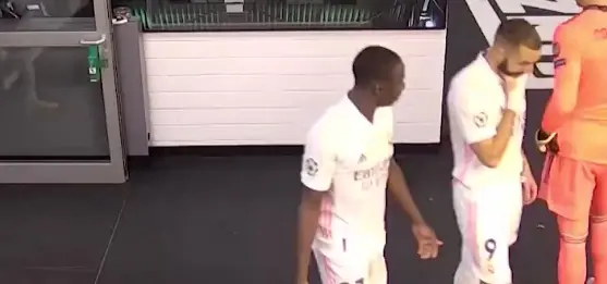 Vidéo : quand Benzema et Mendy taclent Vinicius dans le tunnel à la mi-temps