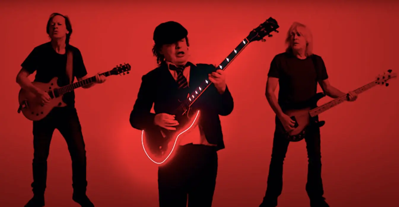 AC/DC se déchaîne dans le clip de “Shot in the Dark”