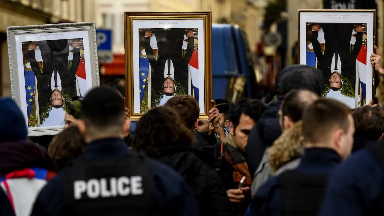 Des décrocheurs de portraits de Macron relaxés au nom de la liberté d’expression
