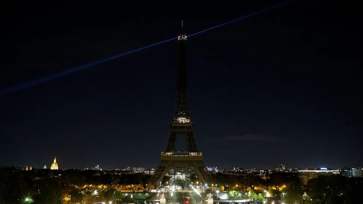 Femmes voilées poignardées près de la tour Eiffel : deux suspectes mises en examen