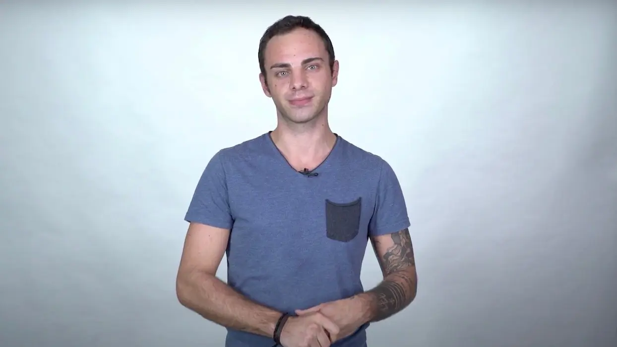 Vidéo : ma famille m’a rejeté en découvrant mon homosexualité