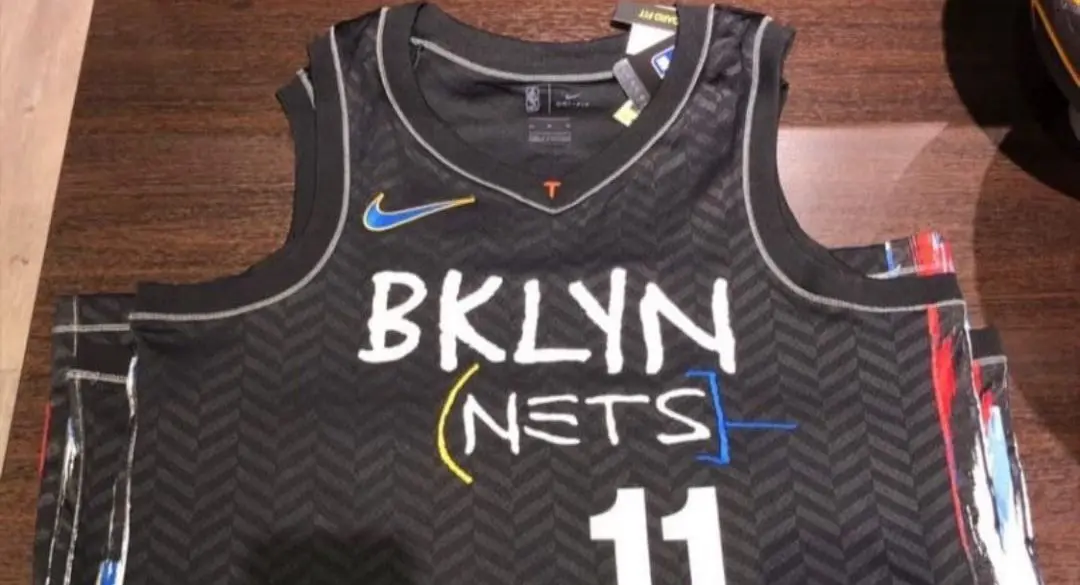 Les Brooklyn Nets devraient porter un maillot en hommage à Basquiat la saison prochaine