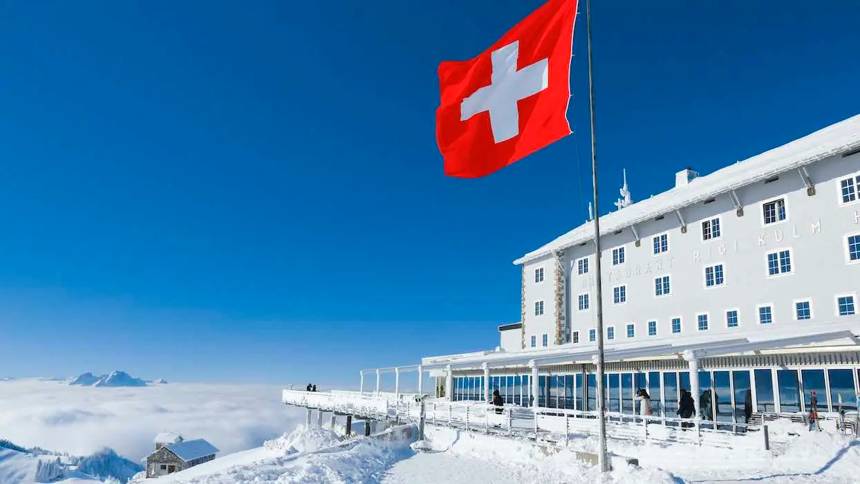 À Noël, les Suisses pourront skier mais pas chanter