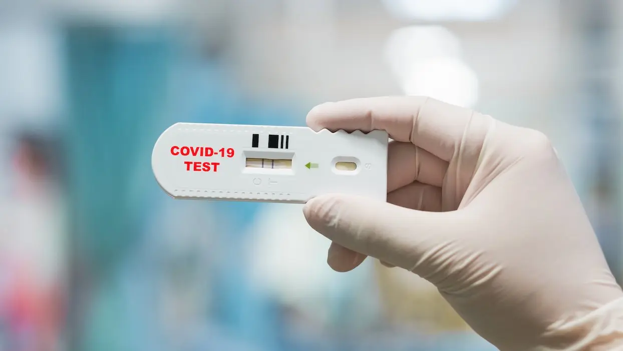 Covid-19 : un groupe de laboratoires met en doute la fiabilité des tests antigéniques