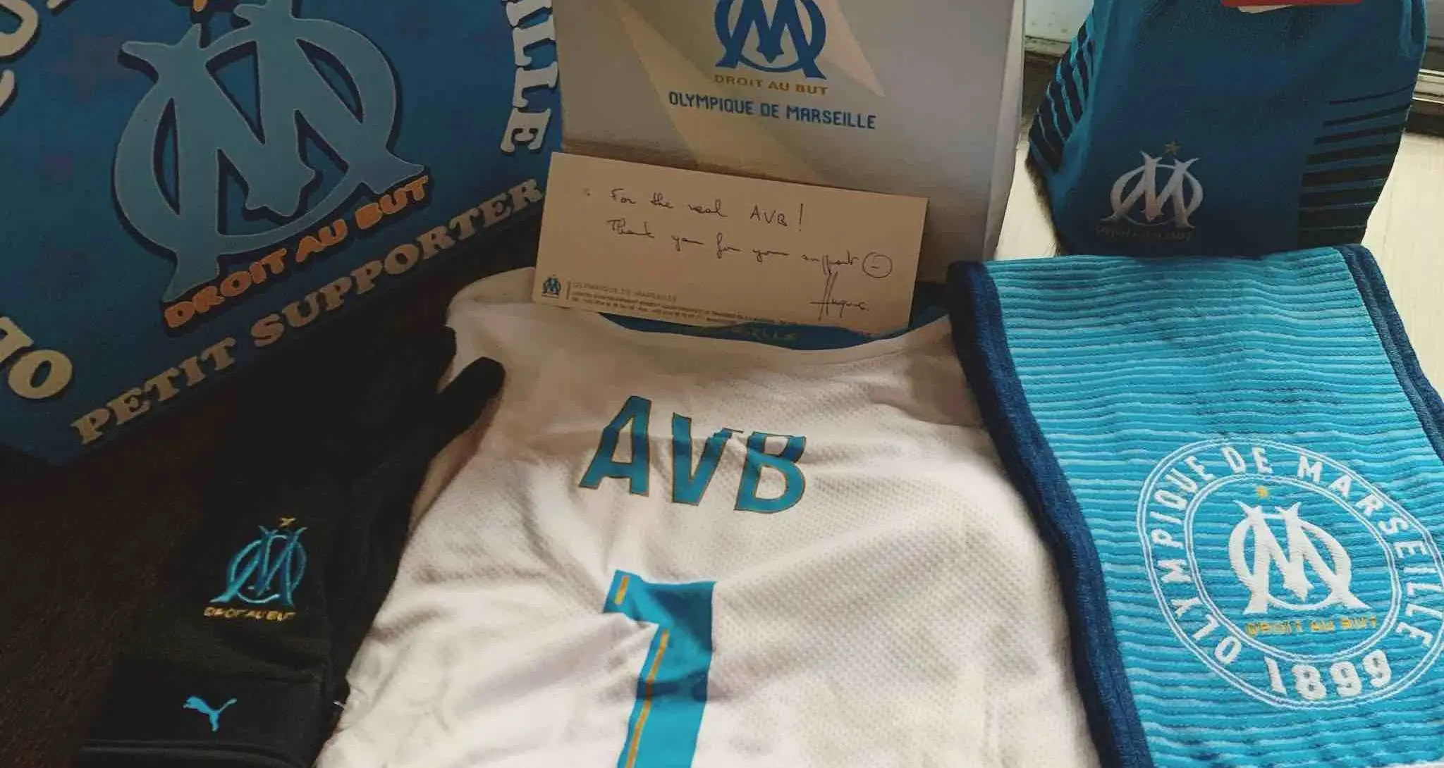 Celle que tout le monde prend pour Villas-Boas sur Twitter a reçu un maillot de l’OM