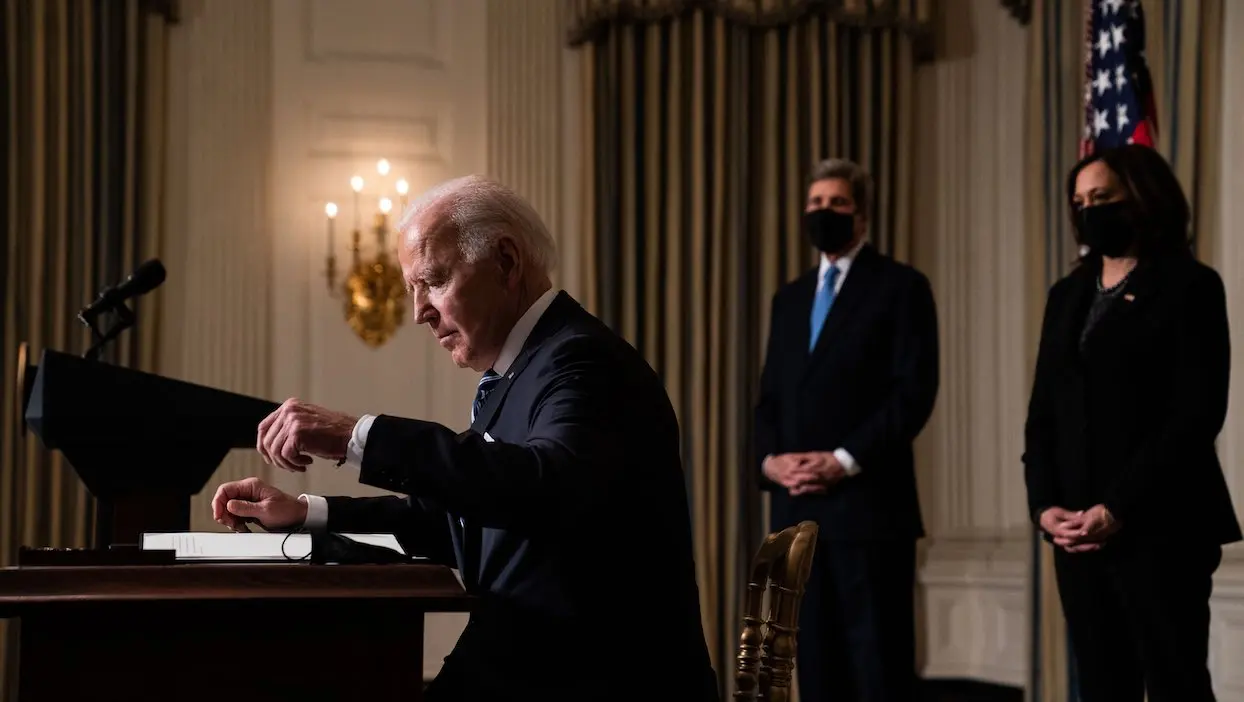 Joe Biden va révoquer des règles limitant l’accès à l’avortement