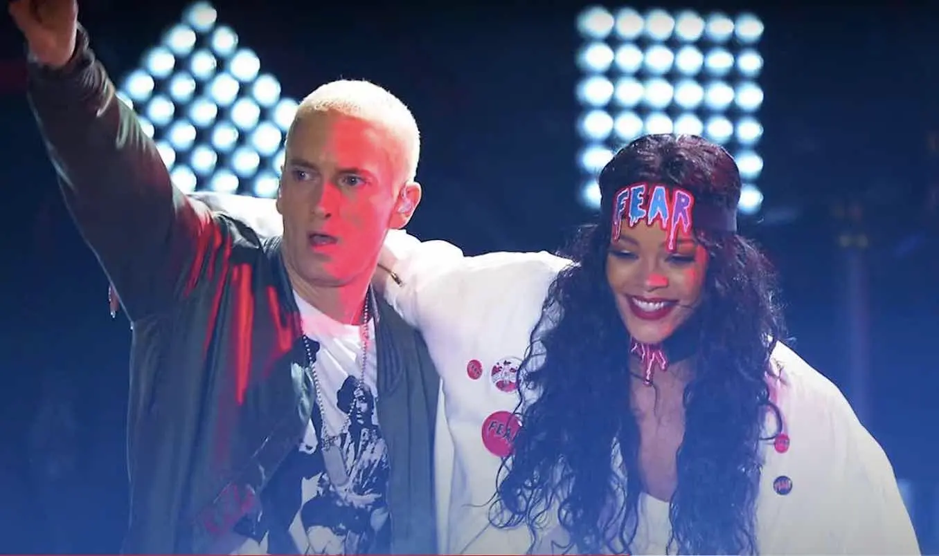 Eminem explique pourquoi il présente ses excuses à Rihanna dans Zeus