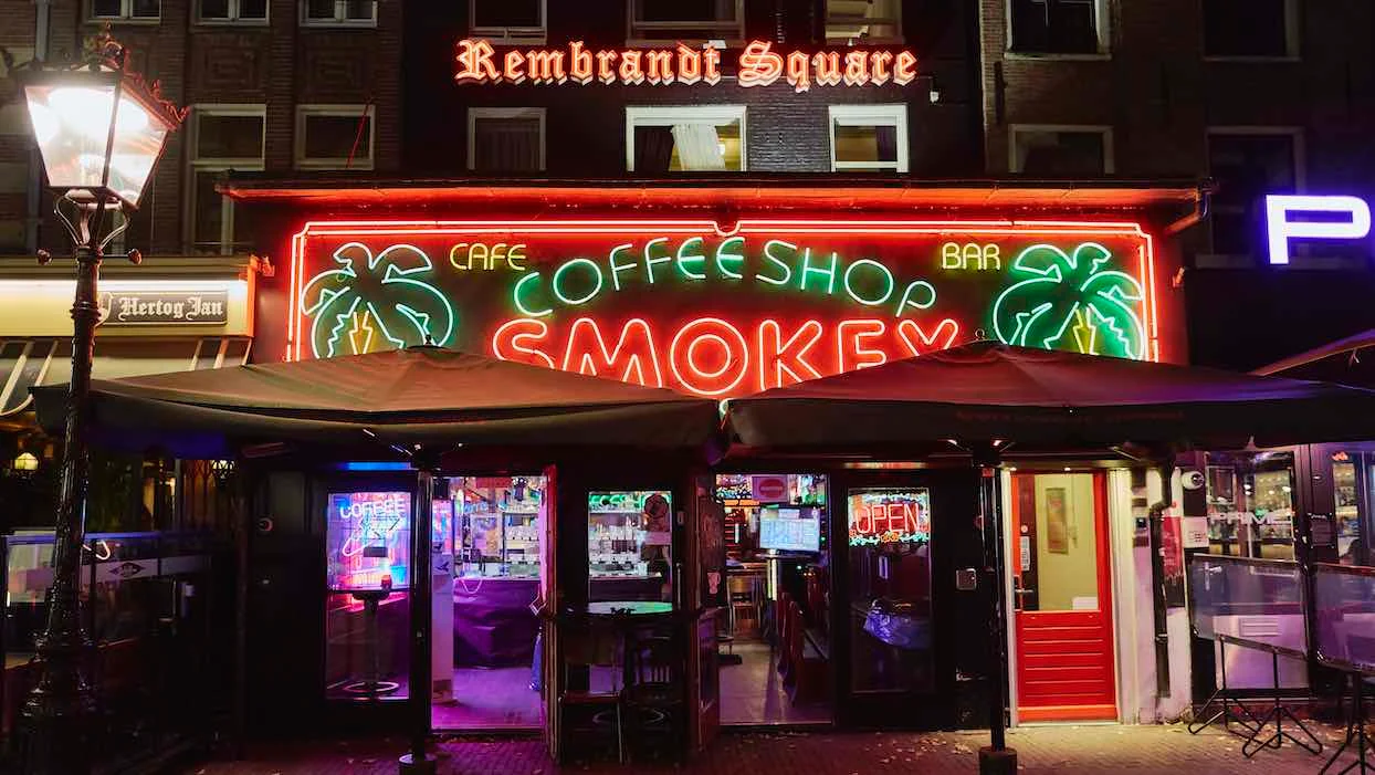 Amsterdam veut interdire ses coffee-shops aux touristes