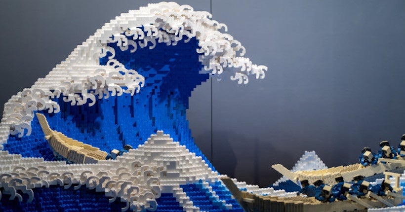 L’iconique vague d’Hokusai réalisée avec 50 000 briques Lego
