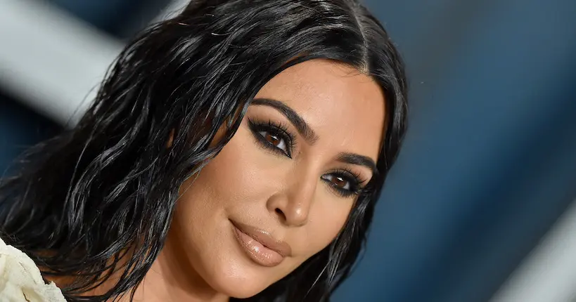 Un artiste a creusé dans son jardin un tunnel rempli de photos de Kim Kardashian