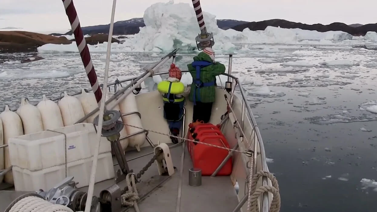 Vidéo : “Nous vivons en famille sur un voilier polaire”