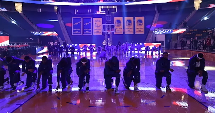 En NBA, les joueurs mettent un genou à terre après les événements du Capitole