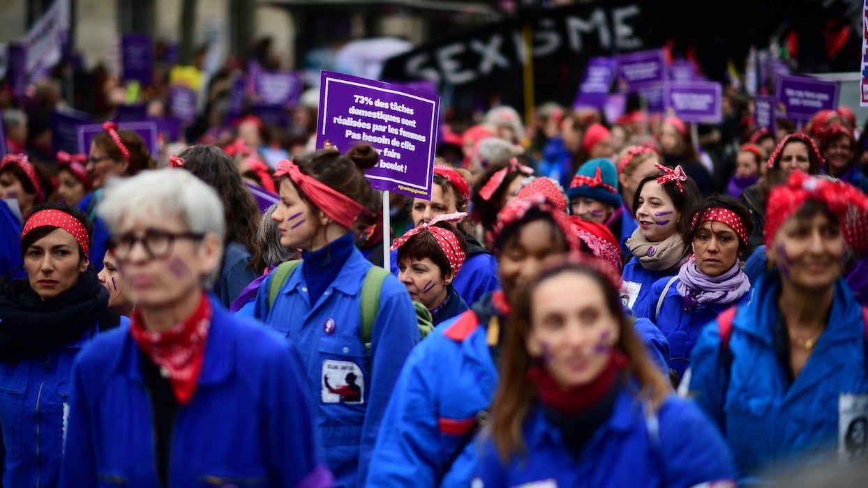 “Premières de corvée” : des ONG et syndicats appellent à une “grève féministe” le 8 mars