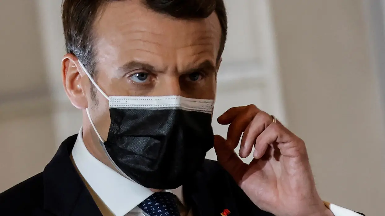Couvre-feu : “Il faut tenir encore quelques semaines”, déclare Emmanuel Macron