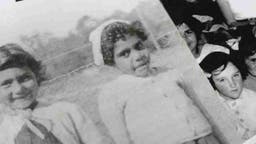 <p>Rita Wright, membre des &#8220;Stolen Generations&#8221;, est photographiée enfant après avoir été enlevée à sa famille, sur une photo à son domicile à Sydney, en Australie, le 19 janvier 2021. © REUTERS / Loren Elliott</p>
