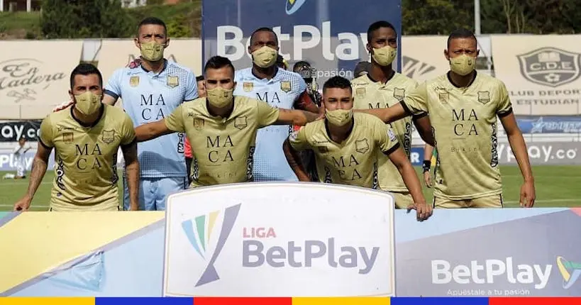 Le Covid décime une équipe de foot colombienne, qui vient jouer avec 7 joueurs