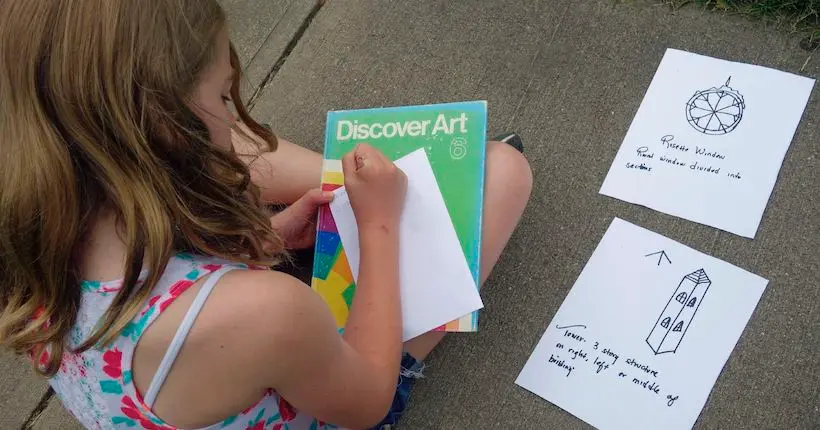 Une enfant de 5 ans devient curatrice d’une expo appelée “Mon gamin aurait pu faire ça”