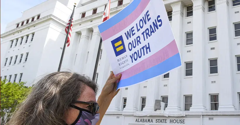 L’Arkansas interdit les transitions médicales aux mineurs transgenres