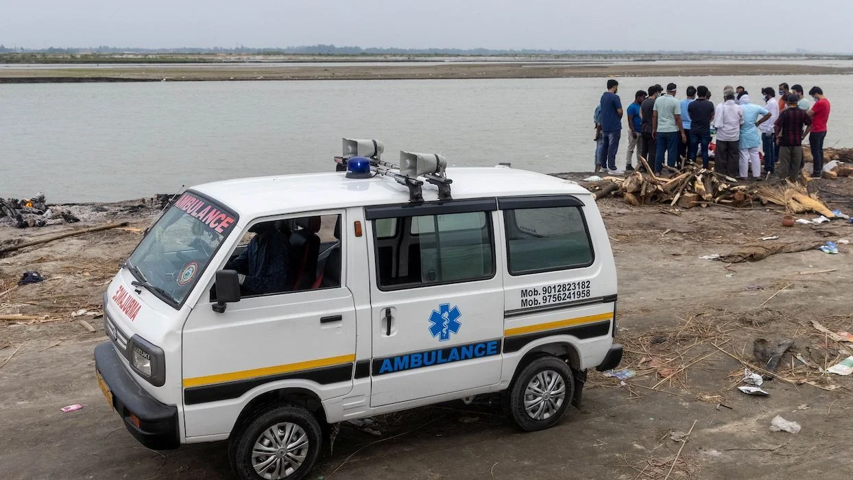Inde : un filet placé en travers du Gange pour repêcher les morts du Covid-19