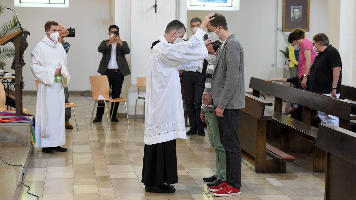 <p>St Benedict&#8217;s Church, 9 mai 2021. © Felix Hörhager via Reuters</p>
