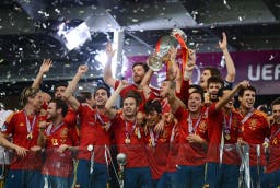 <p>Fernando Torres, Juan Mata, Álvaro Arbeloa, Andrés Iniesta, David Silva, Santi Cazorla (© Pressefoto Ulmerullstein bild via Getty Images)</p>
