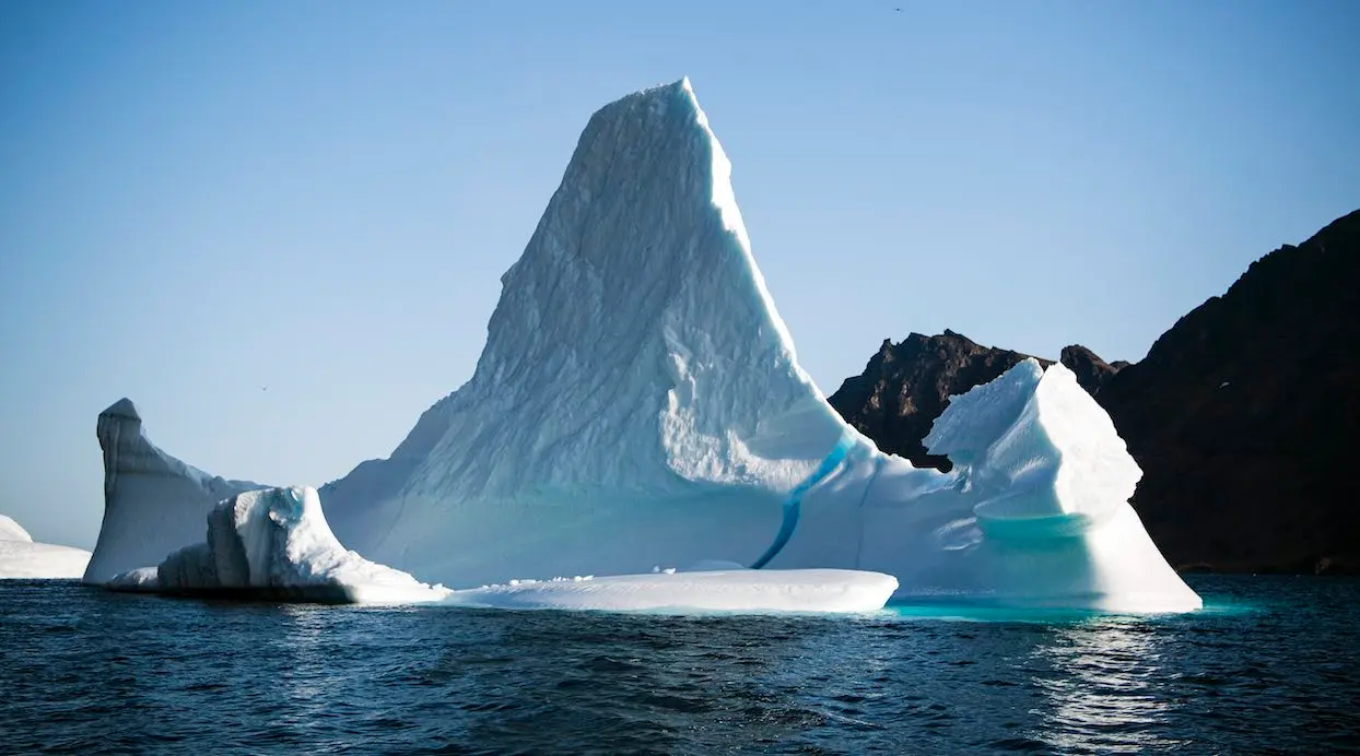 Le Groenland s’assombrit par manque de neige fraîche, accélérant son réchauffement