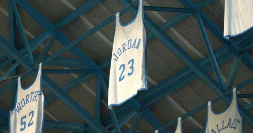 Un maillot de Michael Jordan à l’université a été vendu à un prix record