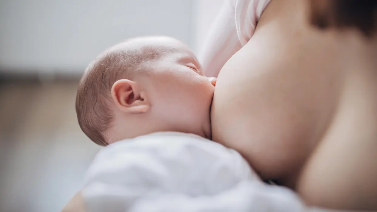 Allaitement en public : une députée propose une loi pour créer un délit d’entrave