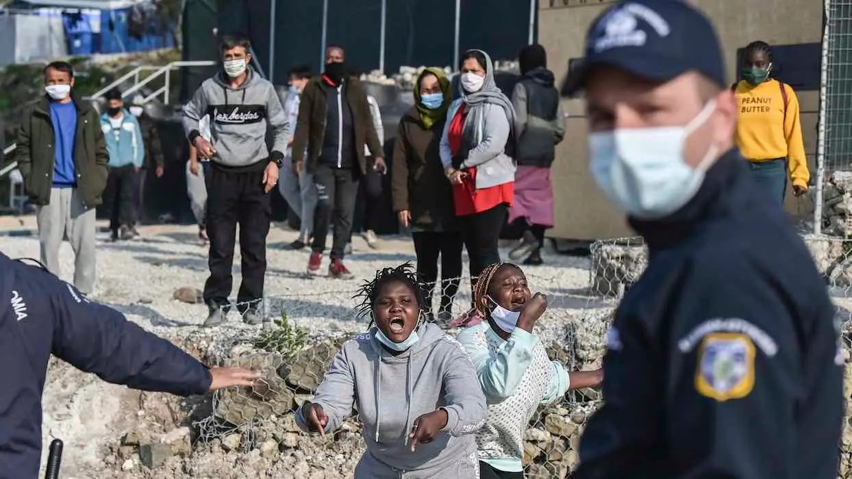 Pour repousser les migrants, la police grecque se dote de “canons sonores”