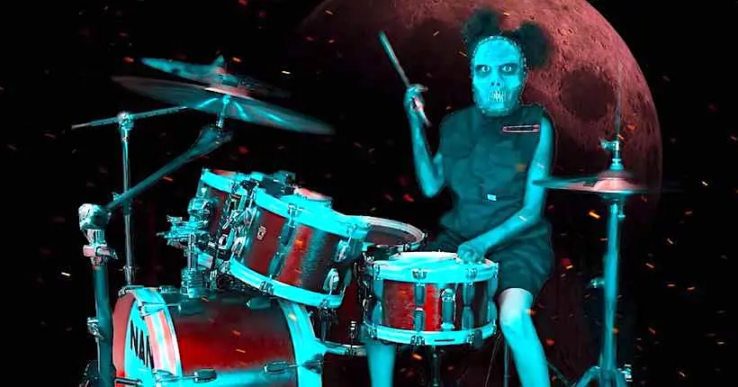 Vidéo : âgée de 11 ans, elle reprend tranquillement du Slipknot à la batterie