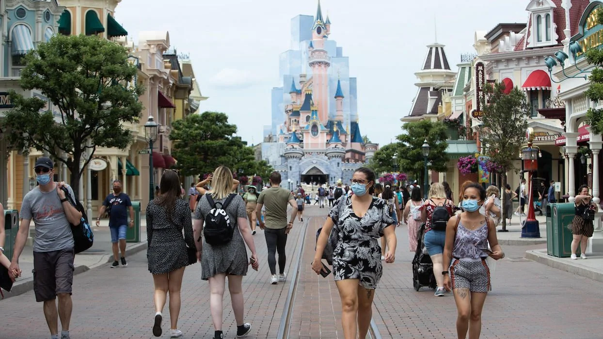 Après avoir empêché une femme d’allaiter en public, Disneyland présente des excuses