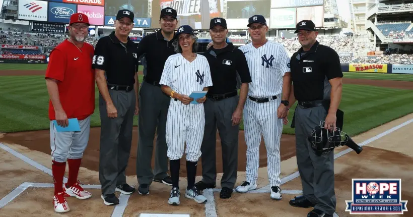 À 70 ans, cette fan ultime des Yankees a intégré leur équipe le temps d’un match