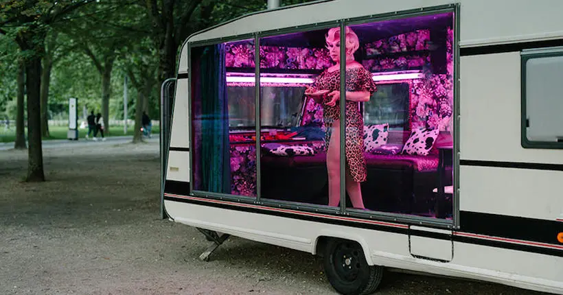 À Paris, une performance engagée expose drag-queens et kings à la vue de passants