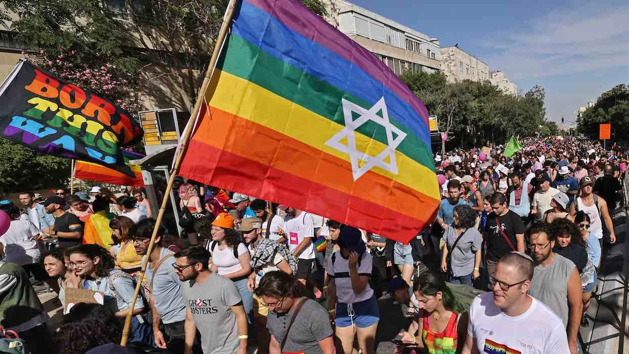 Israël : la Cour suprême autorise la GPA pour les couples de même sexe